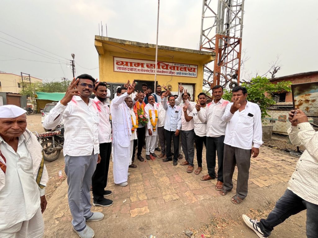 सावळदबारा सरपंचपदी आमदार अब्दुल सत्तार समर्थकांची वर्णी मोहम्मद आरिफ मोहम्मद लुकमान यांची सरपंच पदी निवड ; बाळासाहेबांची शिवसेनेच्या वतीने करण्यात आला जल्लोष