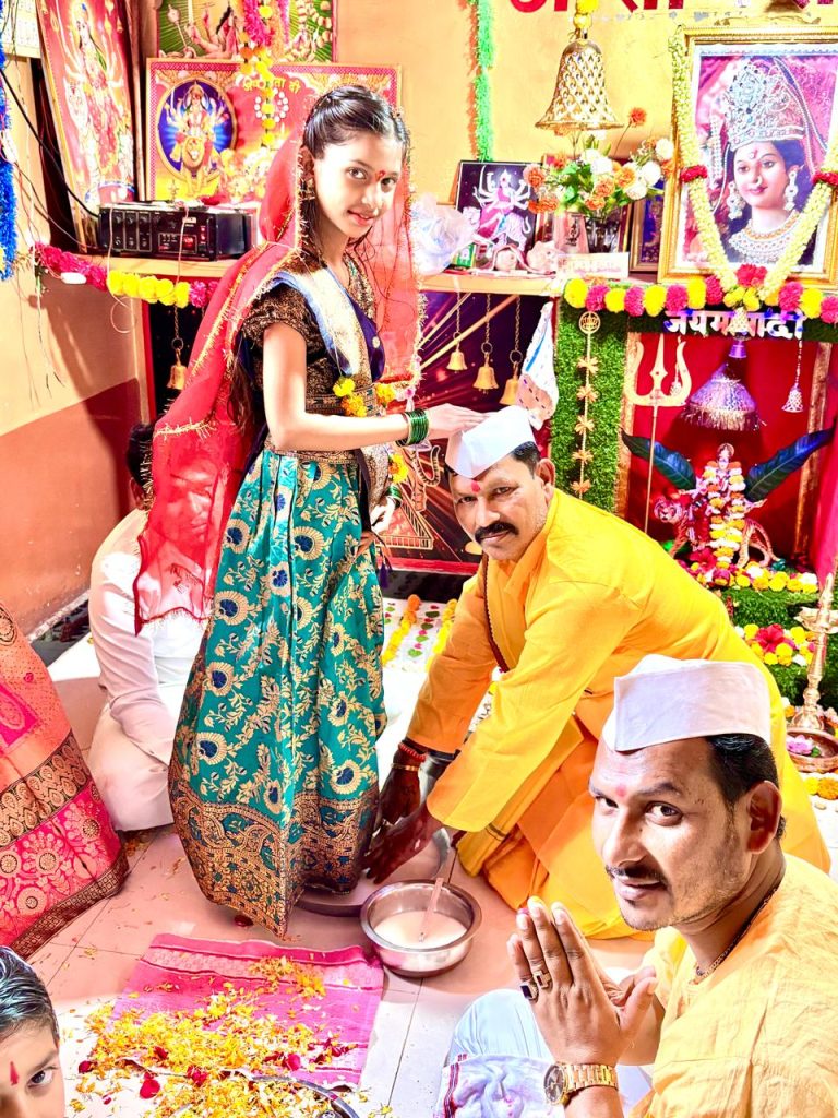 हिवरखेडा वाडी येथे कन्या पुजण्याची परंपरा कायमगोसावी समाज बांधव सरसावले