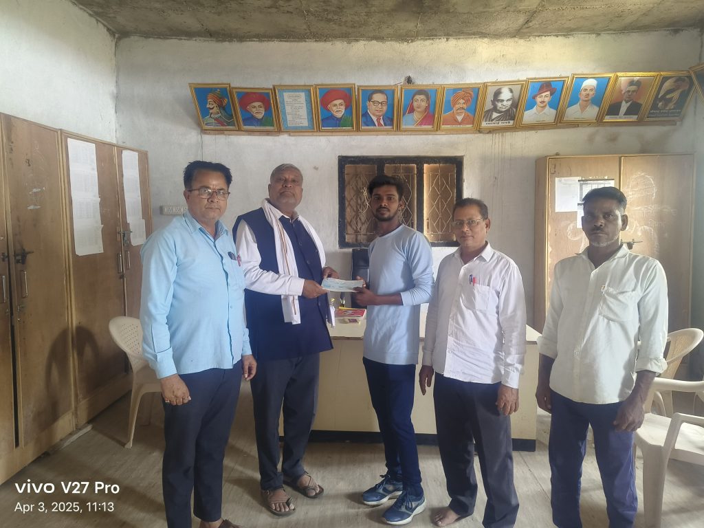 छत्रपती शिवाजी महाराज विद्यालयातील दिव्या सदाशिवे या विद्यार्थिनीला छत्रपती राजर्षी शाहू महाराज गुण रत्न प्रथम पुरस्कार*