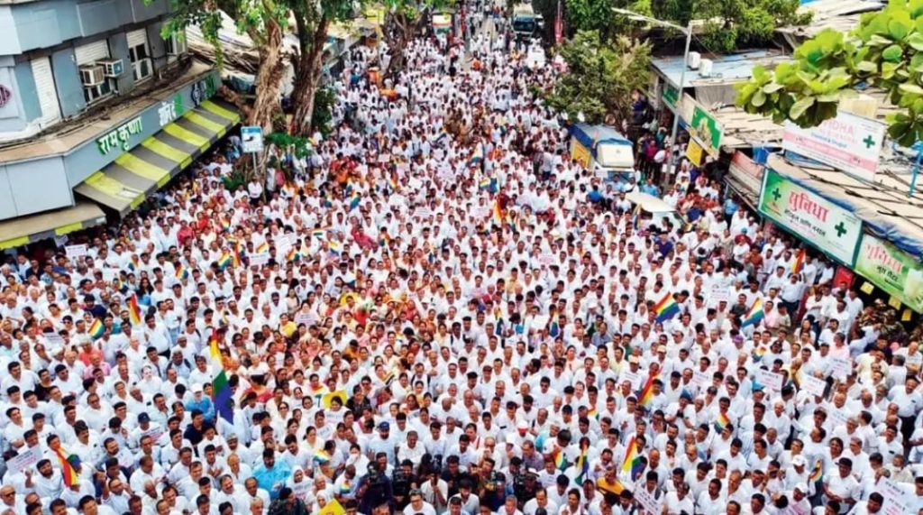 जैन समाजाच्या एकीपुढे महापालिकेने टेकले गुडघे: विलेपार्लेचे मंदिर पाडणाऱ्या सहायक आयुक्तांची बदली,त्याच ठिकाणी जैन मंदिर बांधून देणार!