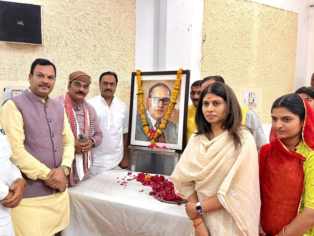 उज्जैन (मध्य प्रदेश) येथे भारतरत्न डॉ. भीमराव आंबेडकर ‘सन्मान अभियान’ कार्यक्रमास केंद्रीय राज्यमंत्री श्रीमती रक्षाताई खडसे ह्या उपस्थित