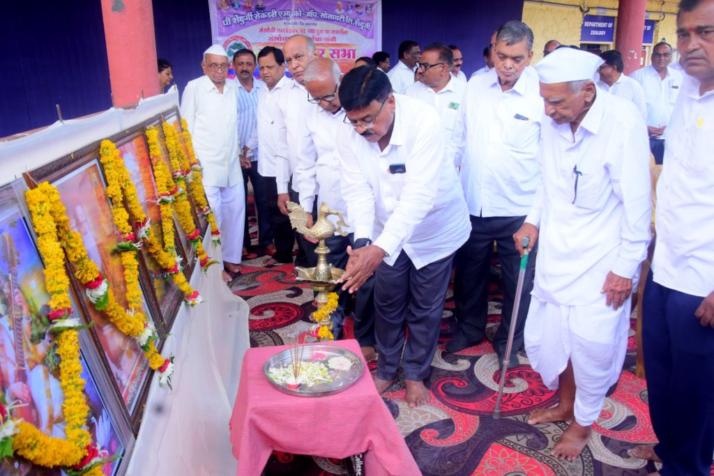 आप्पासाहेब र.भा.गरूड महाविद्यालयाच्या प्रांगणात संस्थेची सहविचार सभा संपन्न