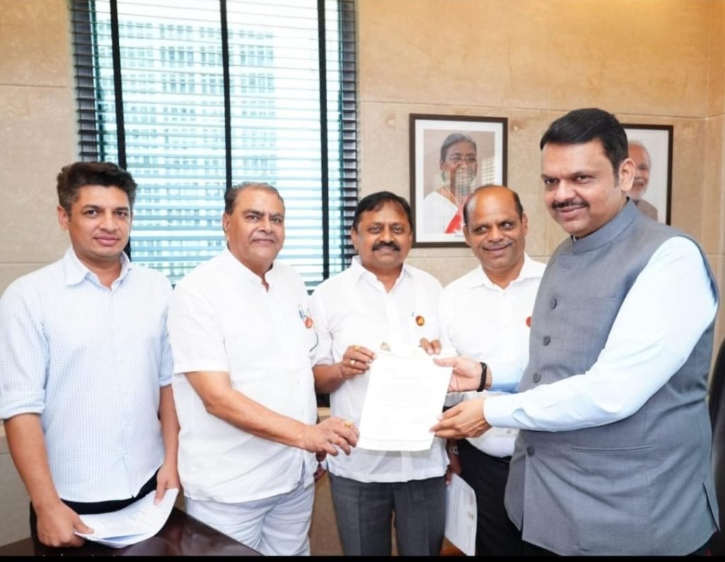 अंशतः अनुदानित शिक्षकांना मोठा दिलासा! मुख्यमंत्री फडणवीस यांचा शब्द – ‘शिक्षकांना न्याय मिळणार’आ. किशोर दराडे सत्यजित तांबे यांच्या पुढाकाराने शिक्षक आमदारांची मुख्यमंत्र्यांसोबत महत्त्वपूर्ण बैठक; अधिवेशनात तोडग्याची हमी