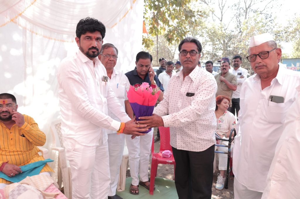 विटनेर येथे स्व. ललितदादा हरीशेठ साठे यांच्या स्मरणार्थ एक्वा पाणपोईचे लोकार्पण