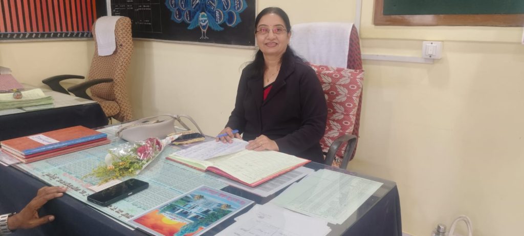 आचार्य गरुड विद्यालय व कनिष्ठ महाविद्यालयाच्या प्राचार्य पदी सौ.पी.सी.पाटील यांची नियुक्ती