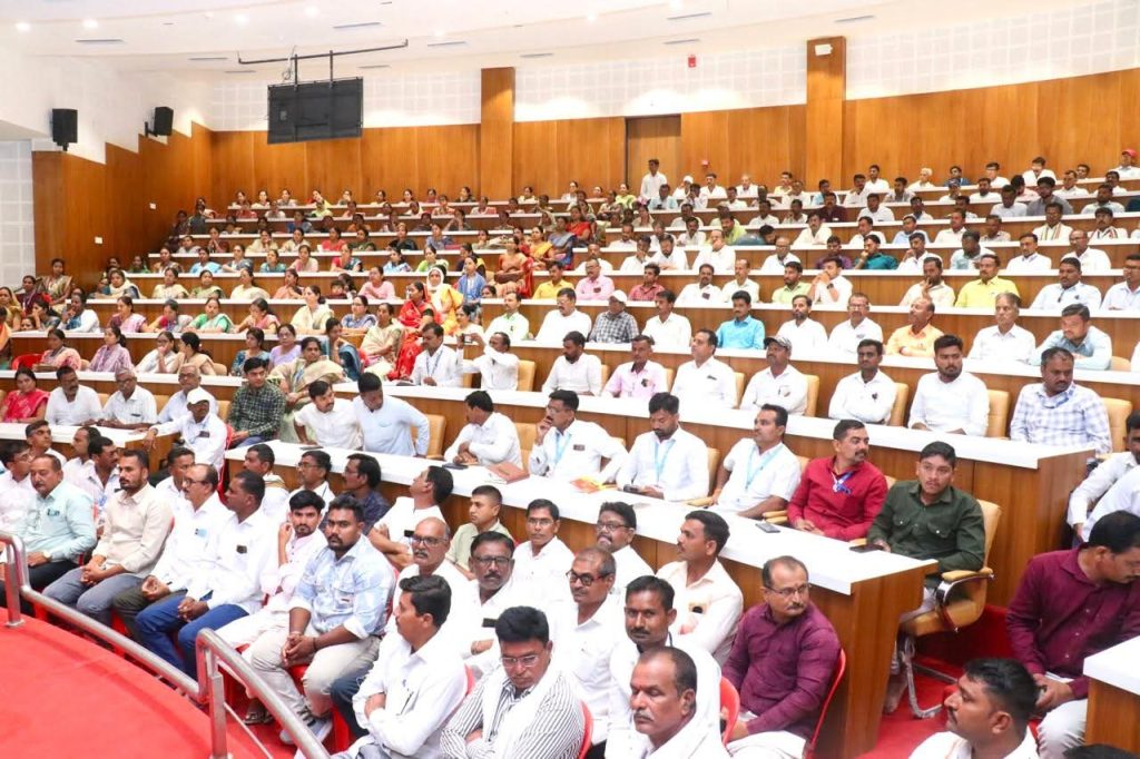 ग्रामीण भागातील कायदा व सुव्यवस्था अधिक सक्षम करण्यासह महसूल प्रशासनाला गती देण्यासाठी जिल्हादंडाधिकारी कार्यालय व पोलीस अधीक्षक कार्यालय, जळगाव यांच्या संयुक्त विद्यमाने जिल्ह्यातील पोलीस पाटलांसाठी एक दिवसीय विशेष कार्यशाळा